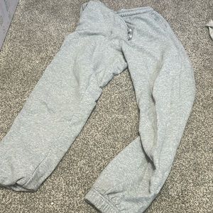 Cotton on size small grey baggy cuff sweatpants. Not really tall girl friendly😭